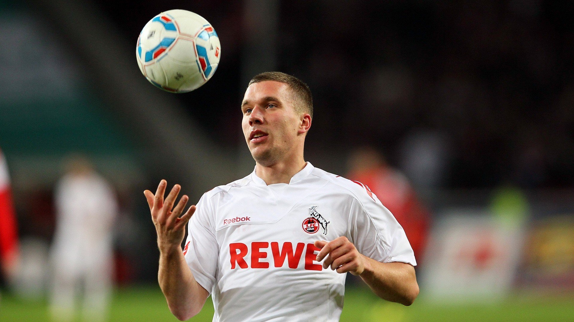 田径赛场焦点！法国队对阵西班牙队，防守反击奏效，球队笑到最后